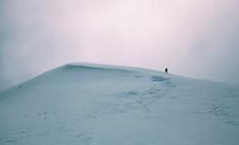 梦见下雪睡在外面